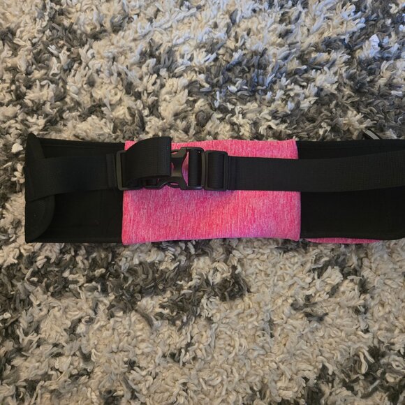 🏃‍♀️ NEW without tags  Pink Running Belt / Fanny Pack with Headphone Port - Picture 6 of 6
